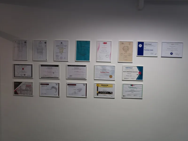 Detalj unutrašnjosti studija s opremom